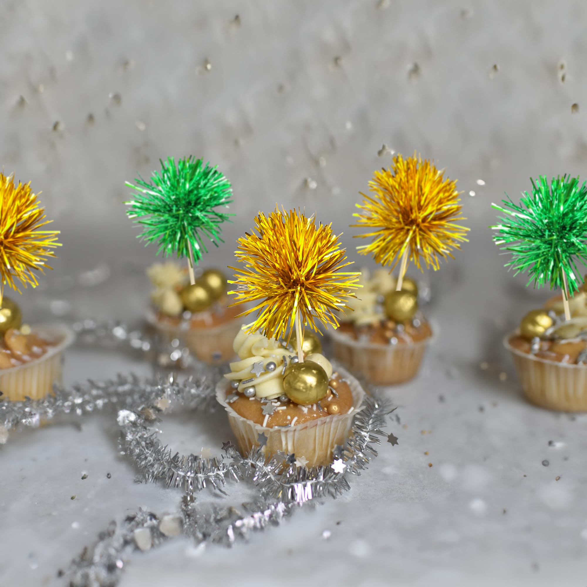 Gyufise music-theme toppers, ideal for party cake decorations.