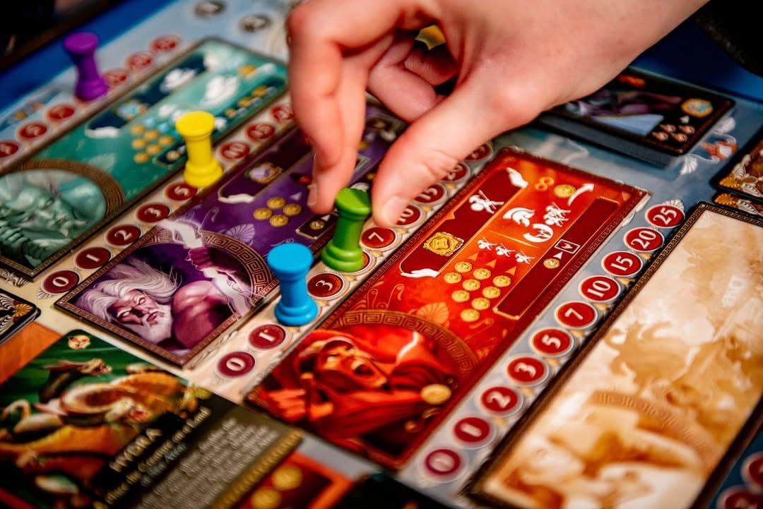 Hachette Cyclades board setup reveals evolving layouts each game