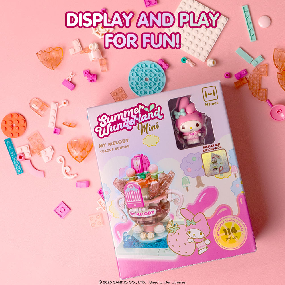 Hamee Sanrio Summer Wunderland Mini build-pieces action image shows assembly fun