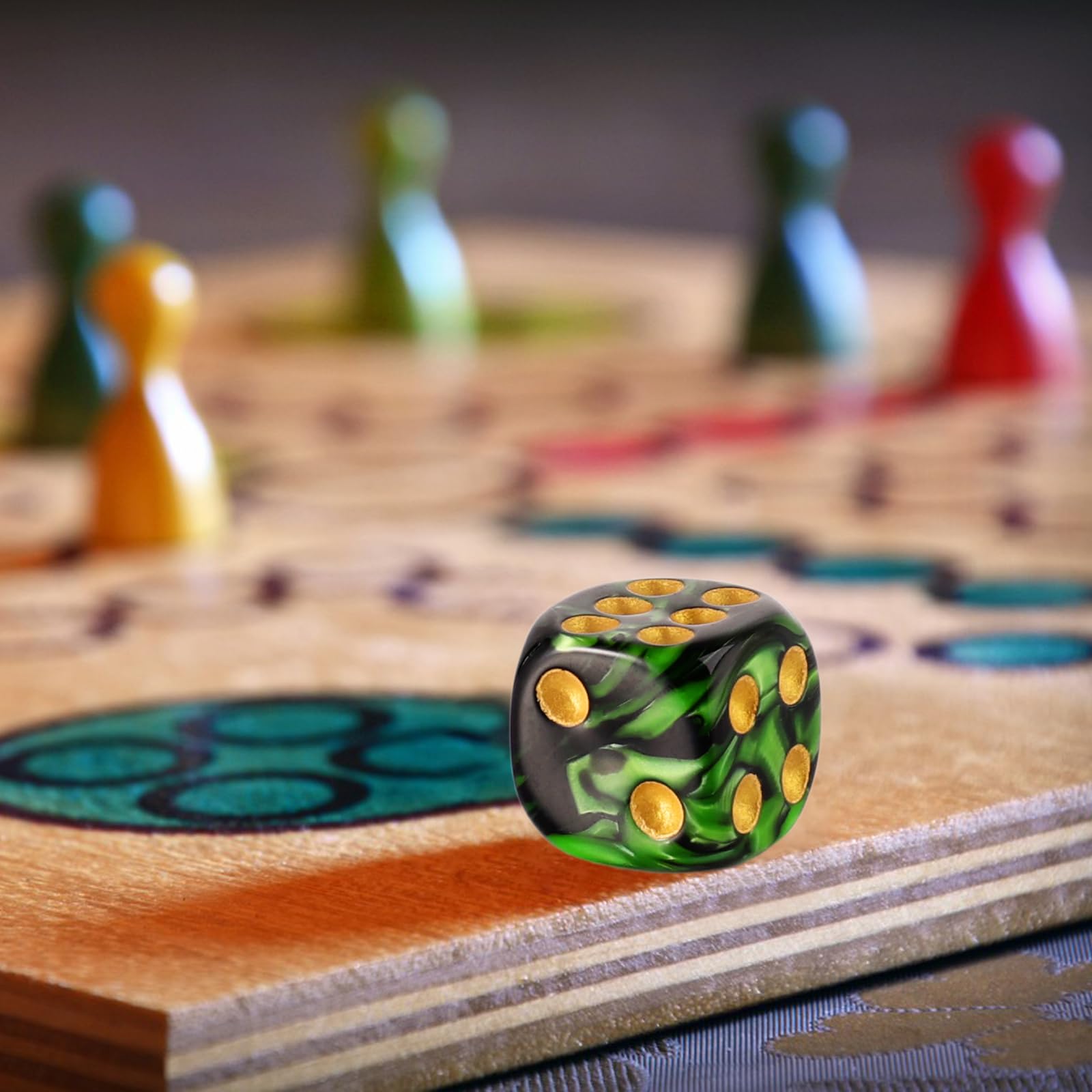 Handan dice ideal for Yahtzee and Farkle in family game night.