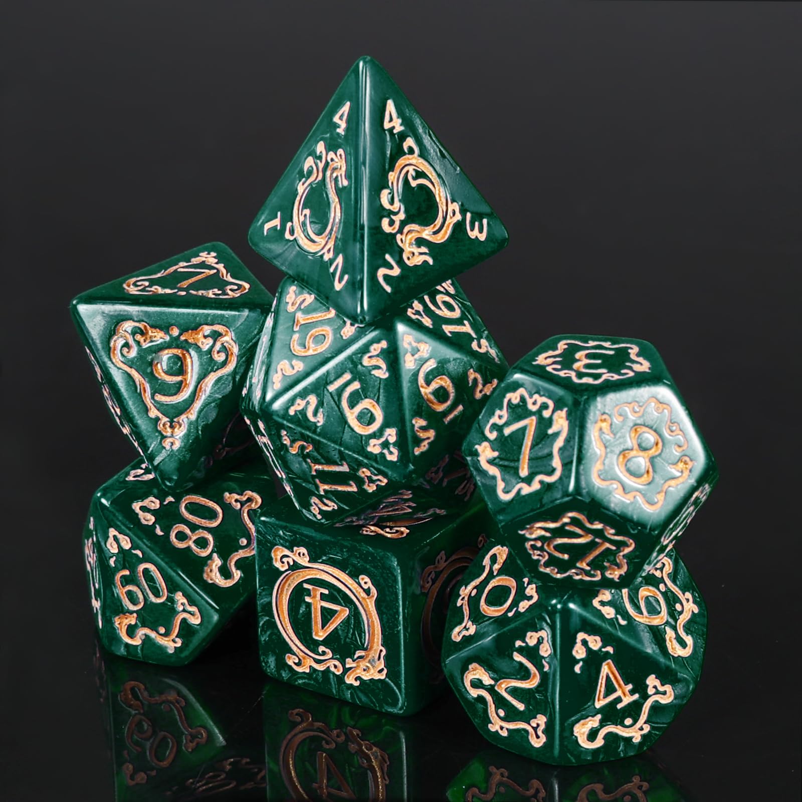 Handan DND 7-die polyhedral set ready for table play.