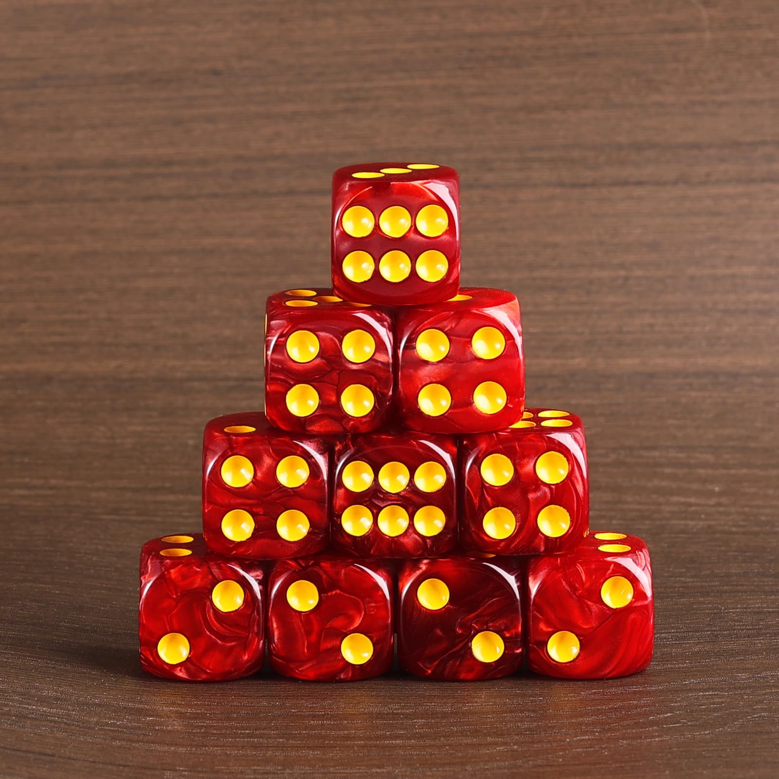 Handan durable acrylic D6 dice with clear, fade-resistant pips.