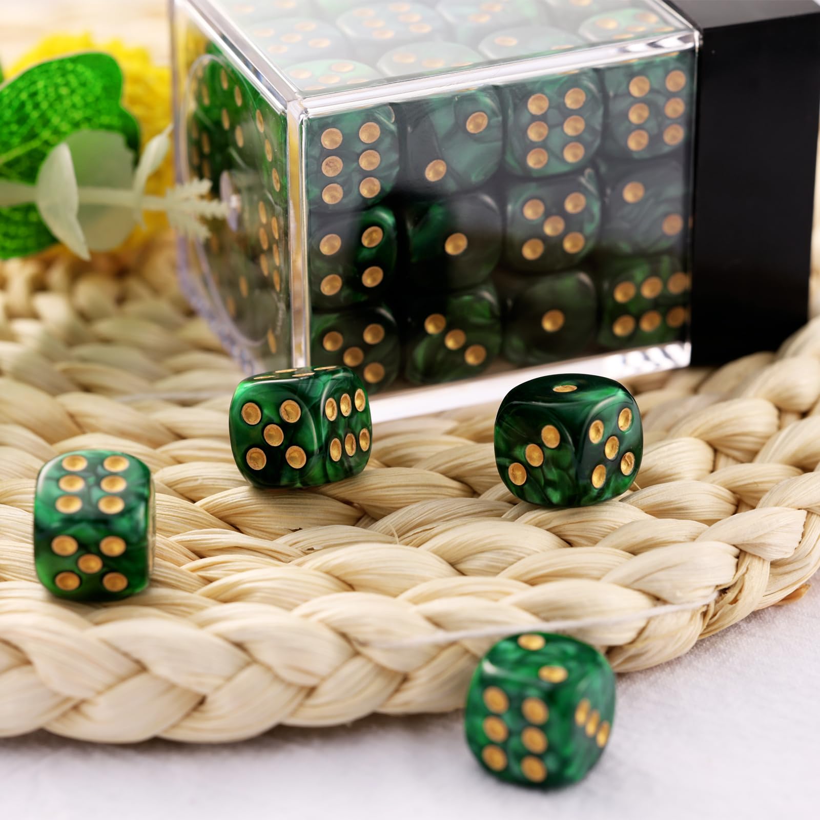 Handan portable plastic box keeps dice neatly organized.