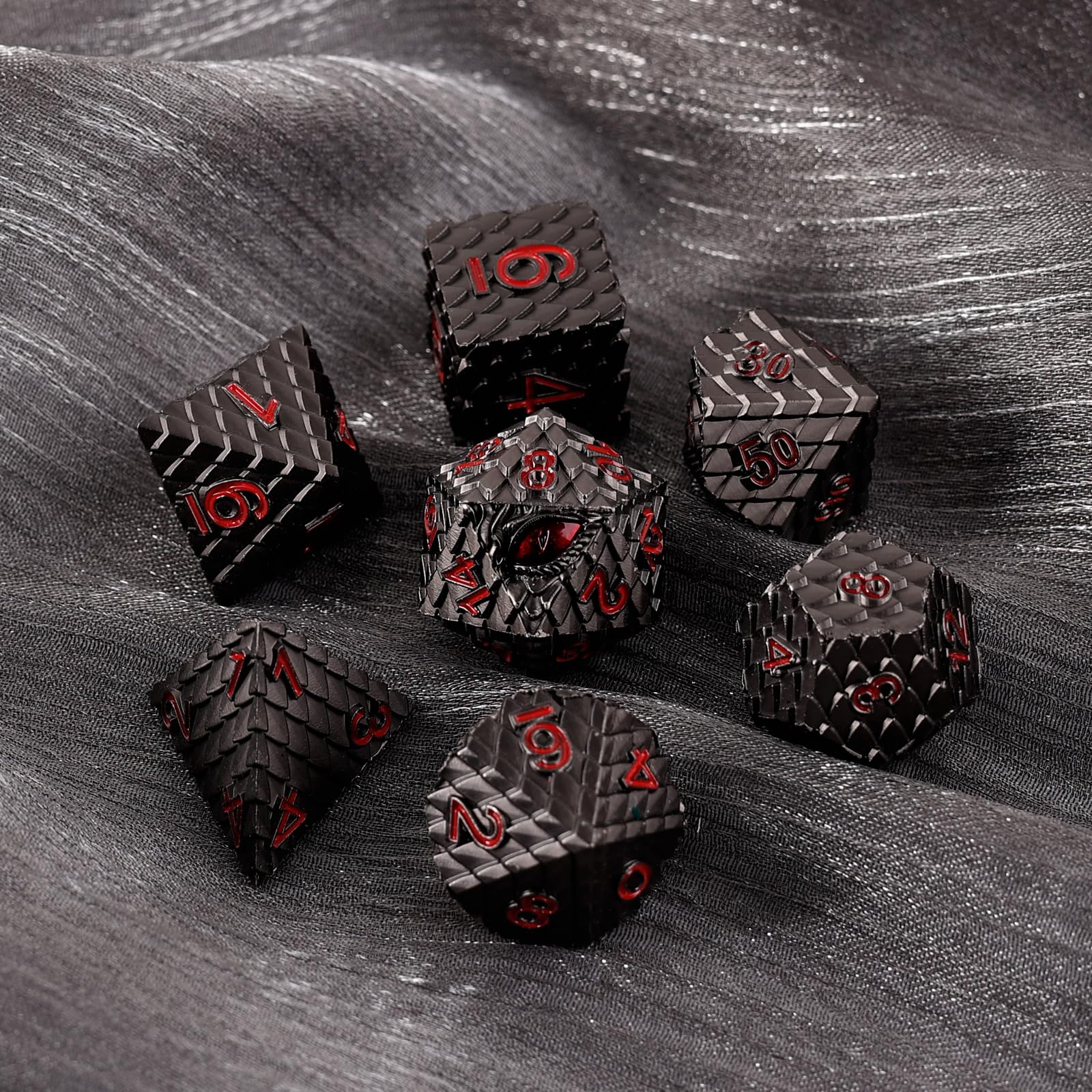 Handan seven-piece dice set in a sturdy gift metal case for gifting.