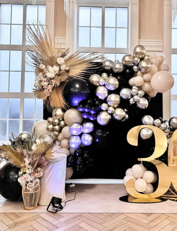 Haolongfa elegant New Year's Eve balloon display boosts festive ambiance.