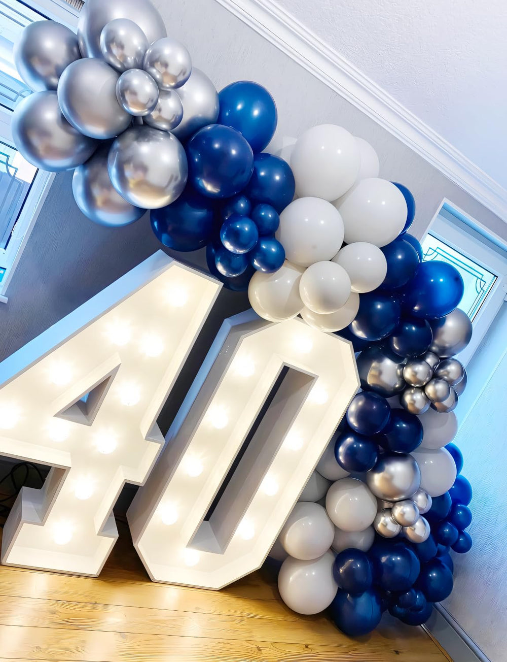 Haolongfa navy white silver palette inspires cohesive event styling.