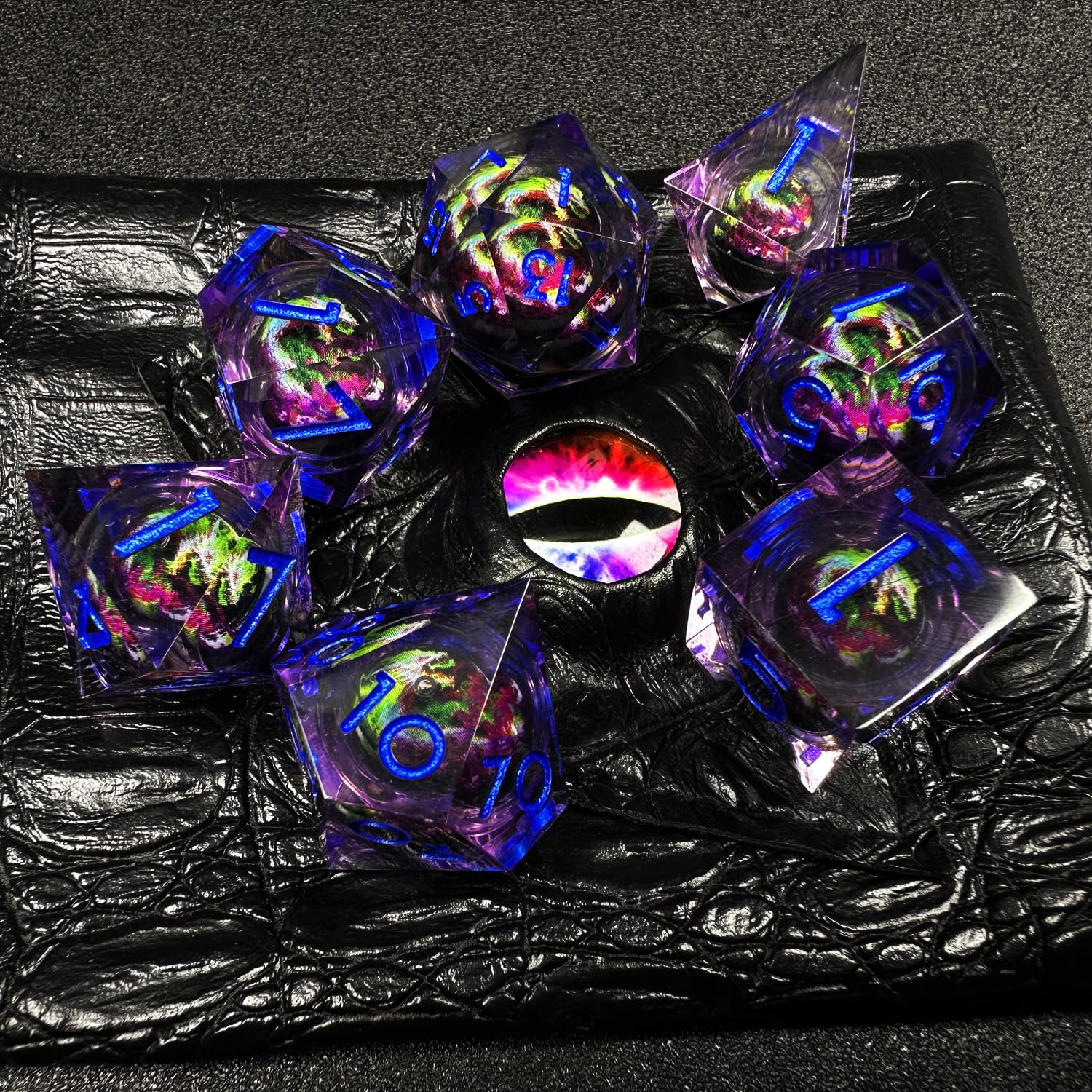 HAOMEJA resin D8 close-up with dragon theme.