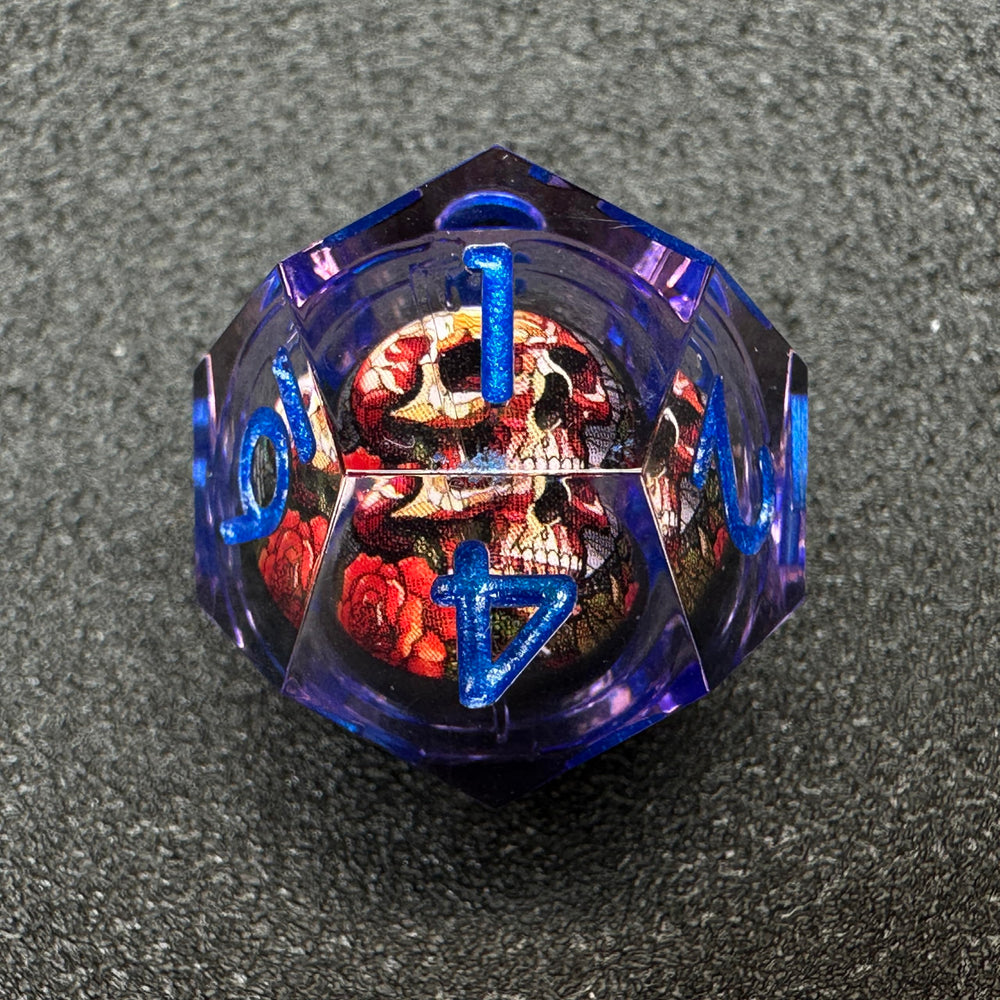 HAOMEJA Skull D&D dice set with D8 close-up aids tactical planning.
