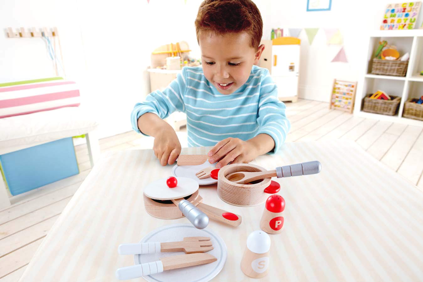 Hape Cook & Serve Set lid completes pretend meals with realistic cookware.