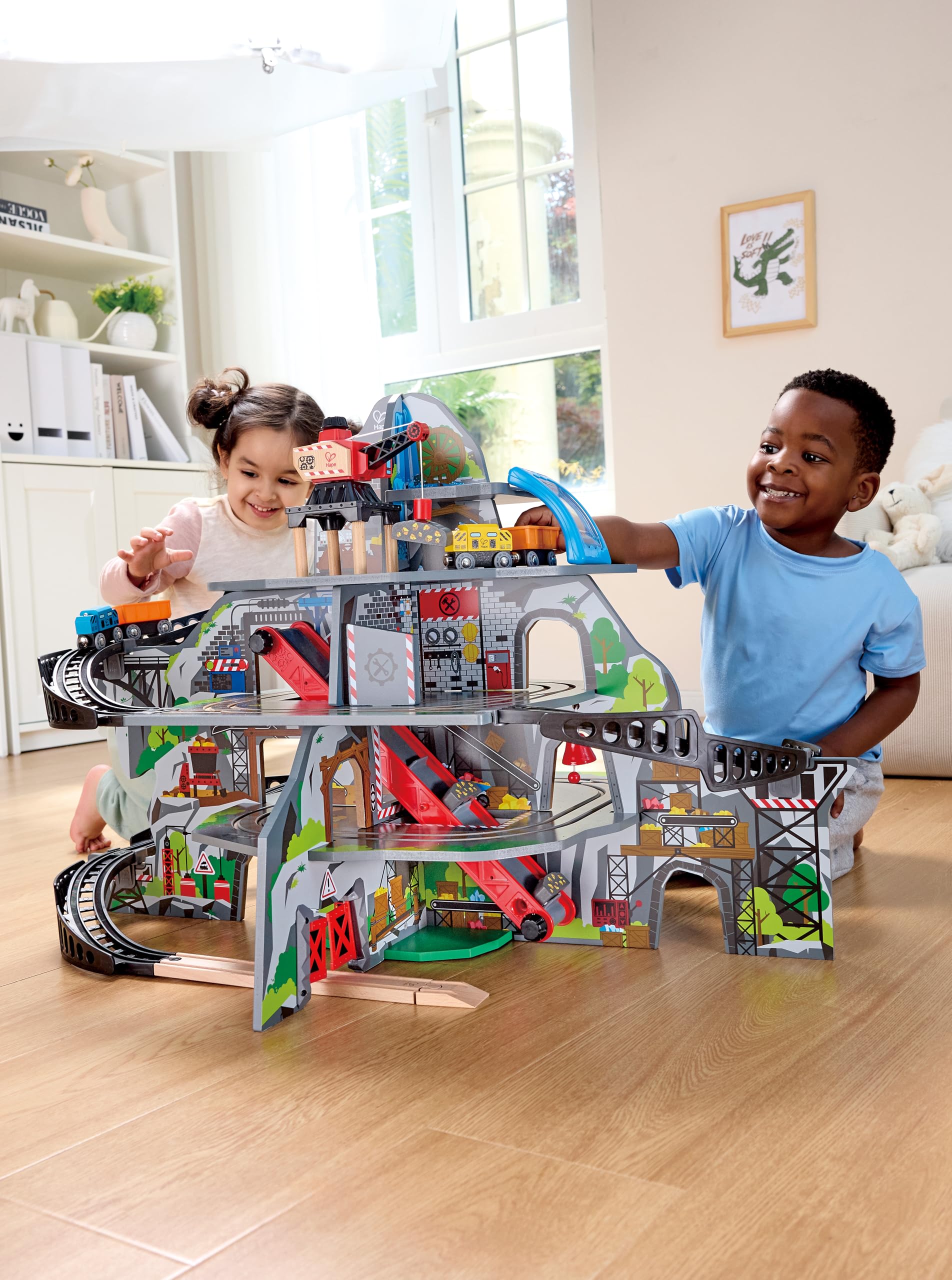 Hape Mountain Mine four-level layout offers multiple tracks and scenarios