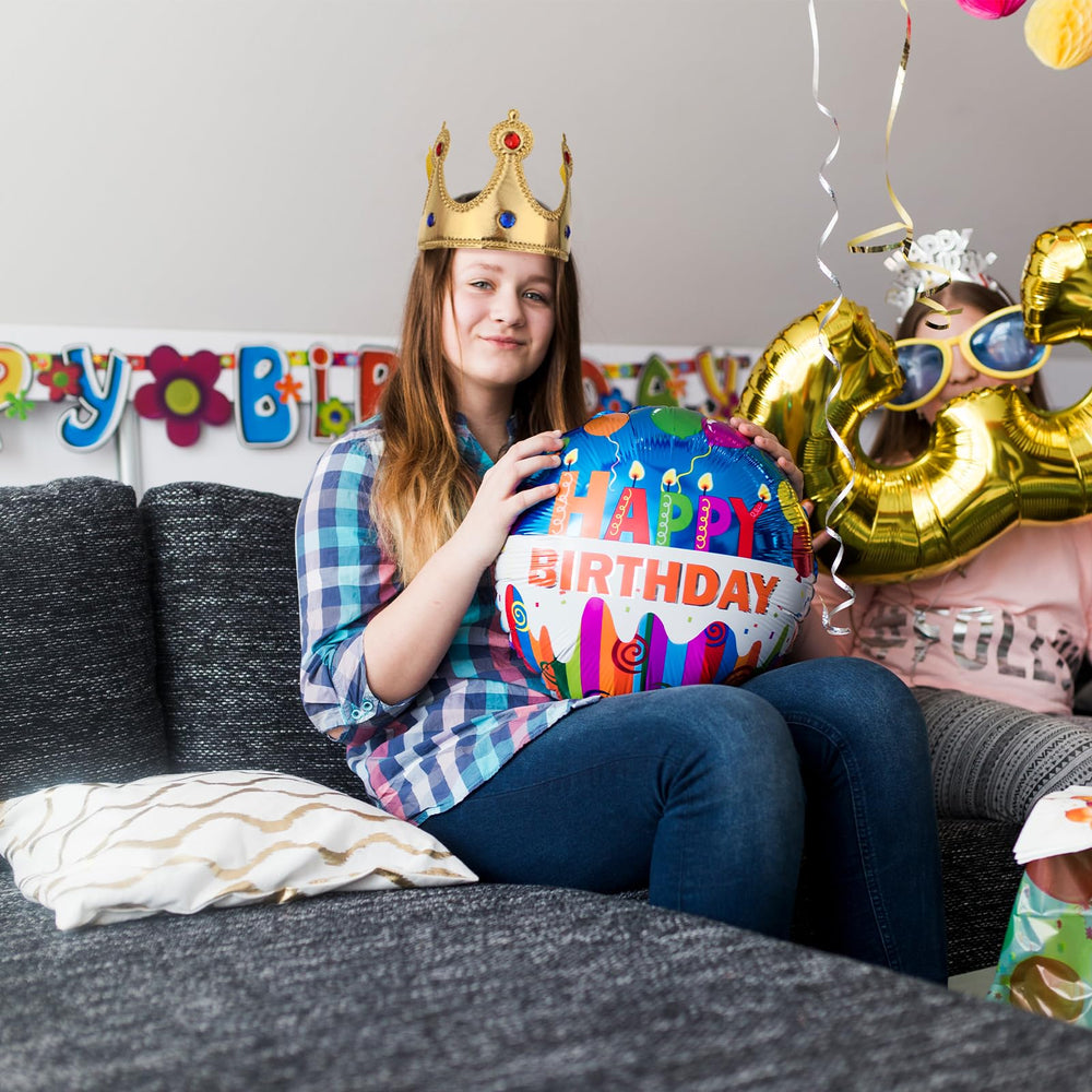 Hariendny Prince Golden King Crown features glitter finish for eye-catching sparkle.