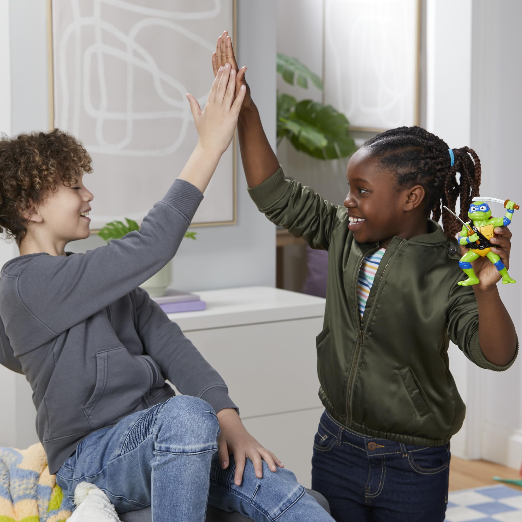 Hasbro Bop It Leonardo solo mode image encouraging independent play
