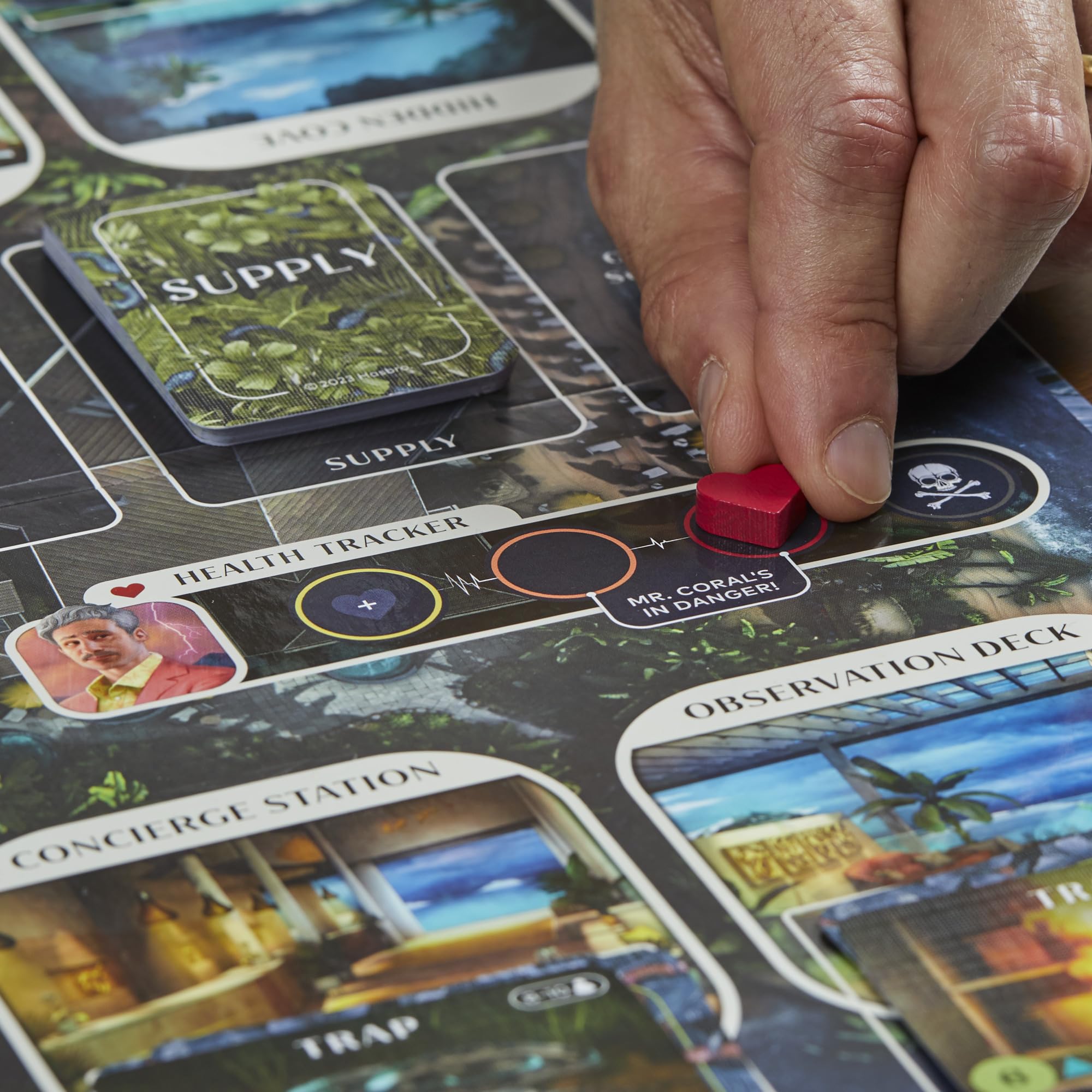 Hasbro Gaming Clue Conspiracy friends versus conspiracy teams drive dynamic competition.