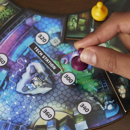Hasbro Gaming Clue Escape World’s Fair packaging keeps components organized.