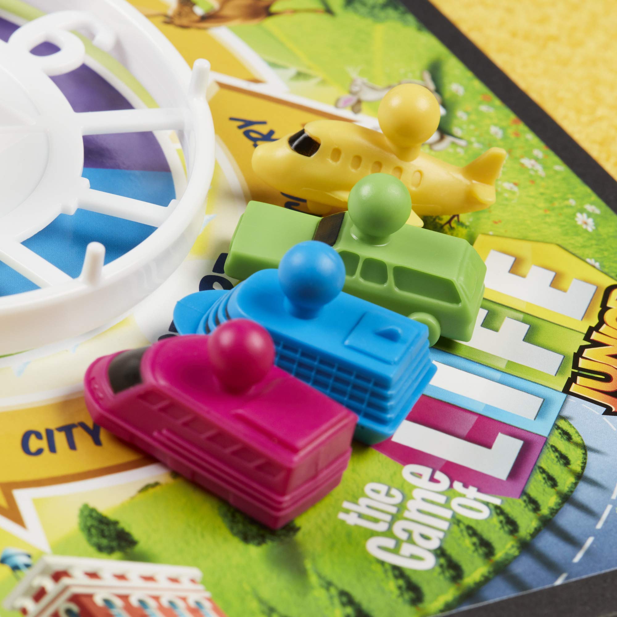 Hasbro Life Junior travel cars on board enable kid-friendly storytelling and pretend travel.