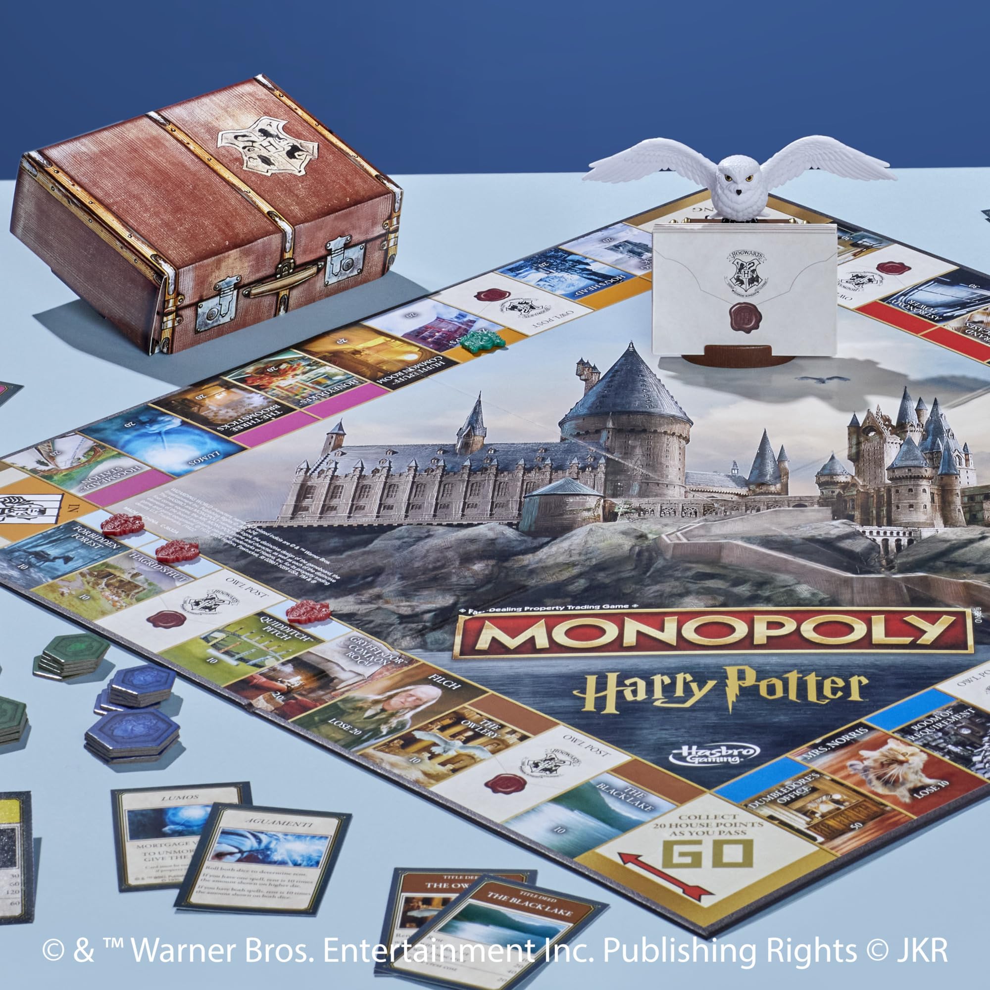 Hasbro Gaming Monopoly Harry Potter Edition Owl Post cards bring exciting in-game twists