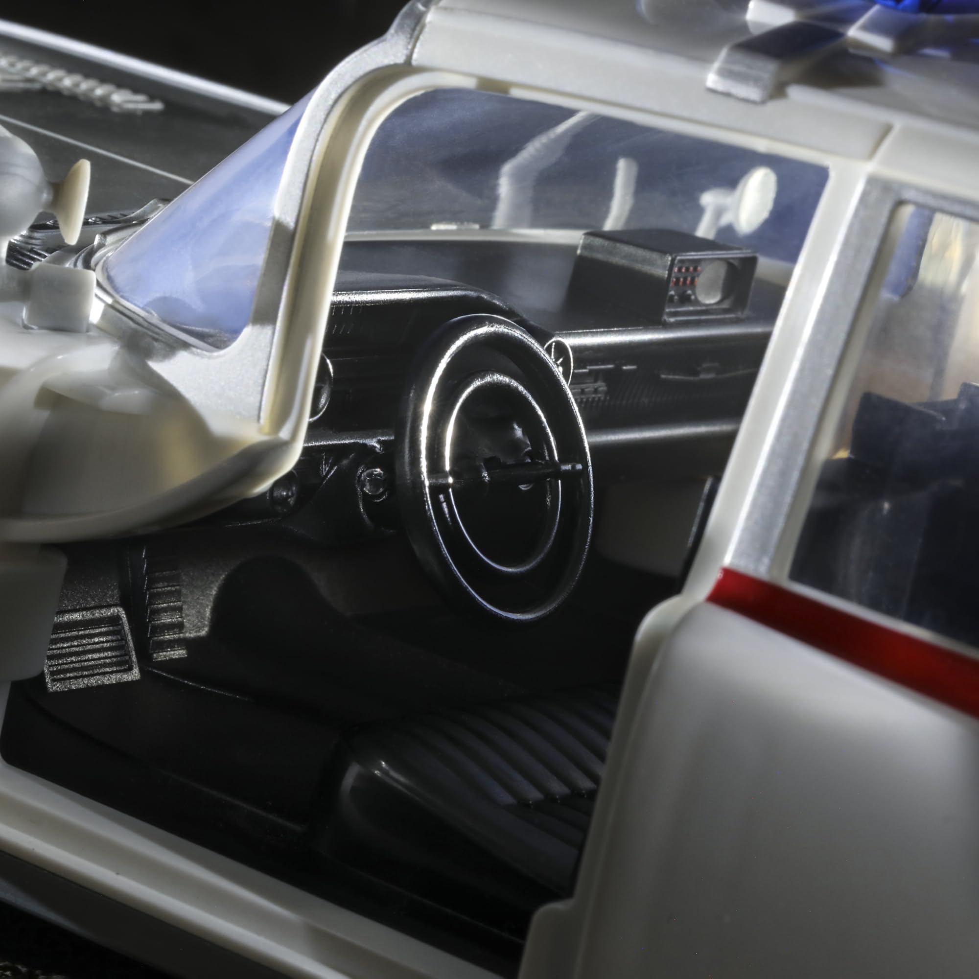 Hasbro Ghostbusters Ecto-1 1984 figure compatibility supports 3.75-inch figures