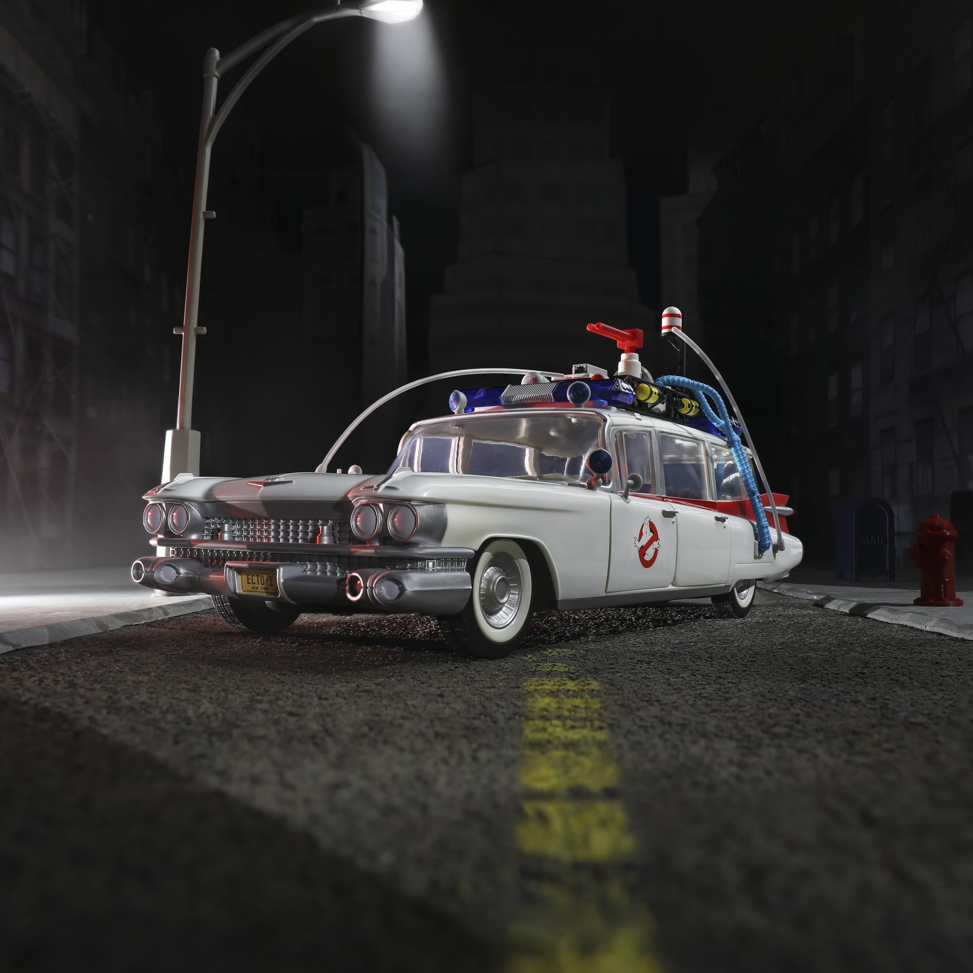 Hasbro Ghostbusters Ecto-1 1984 wheels move for realistic play
