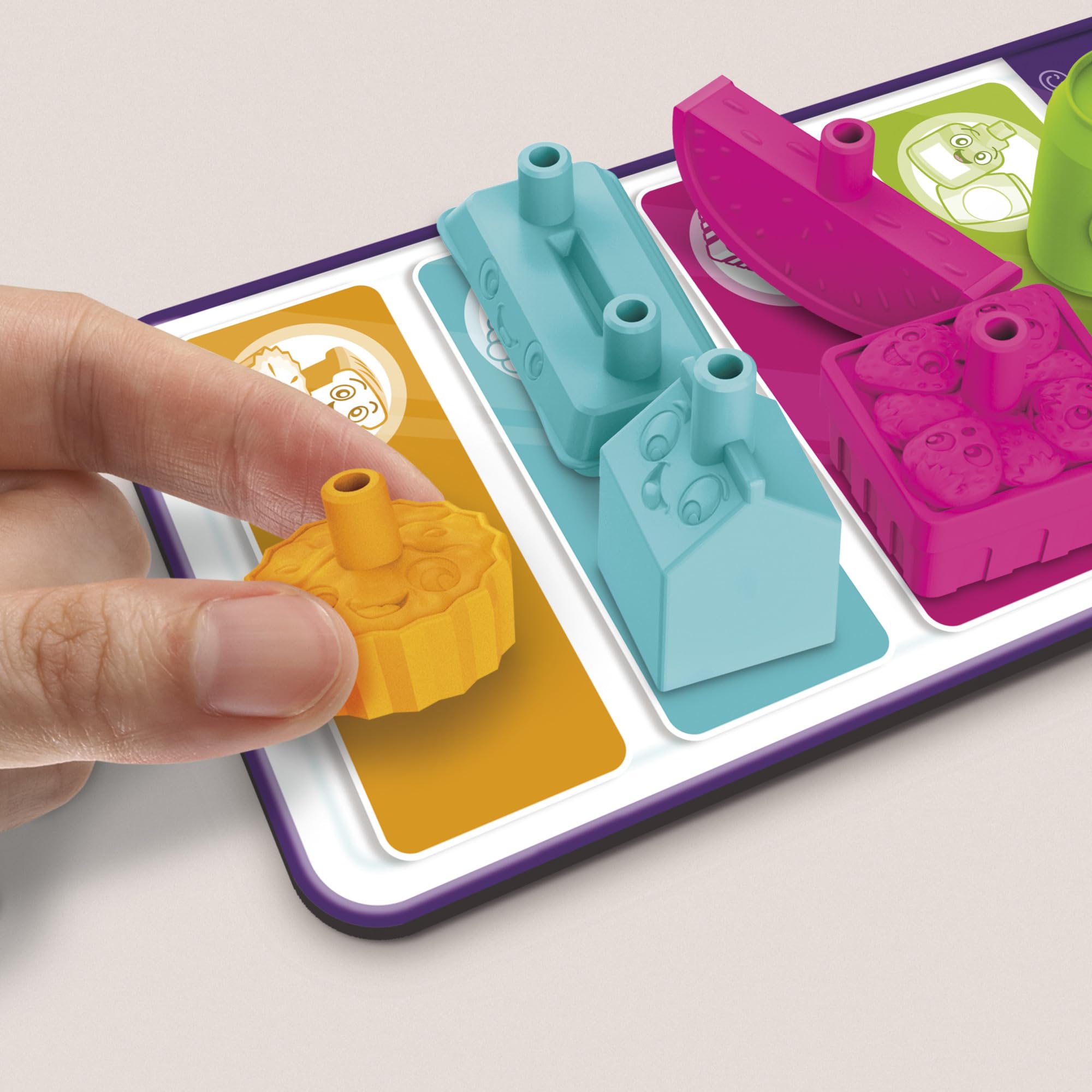 Color spaces on the track promoting color-matching play