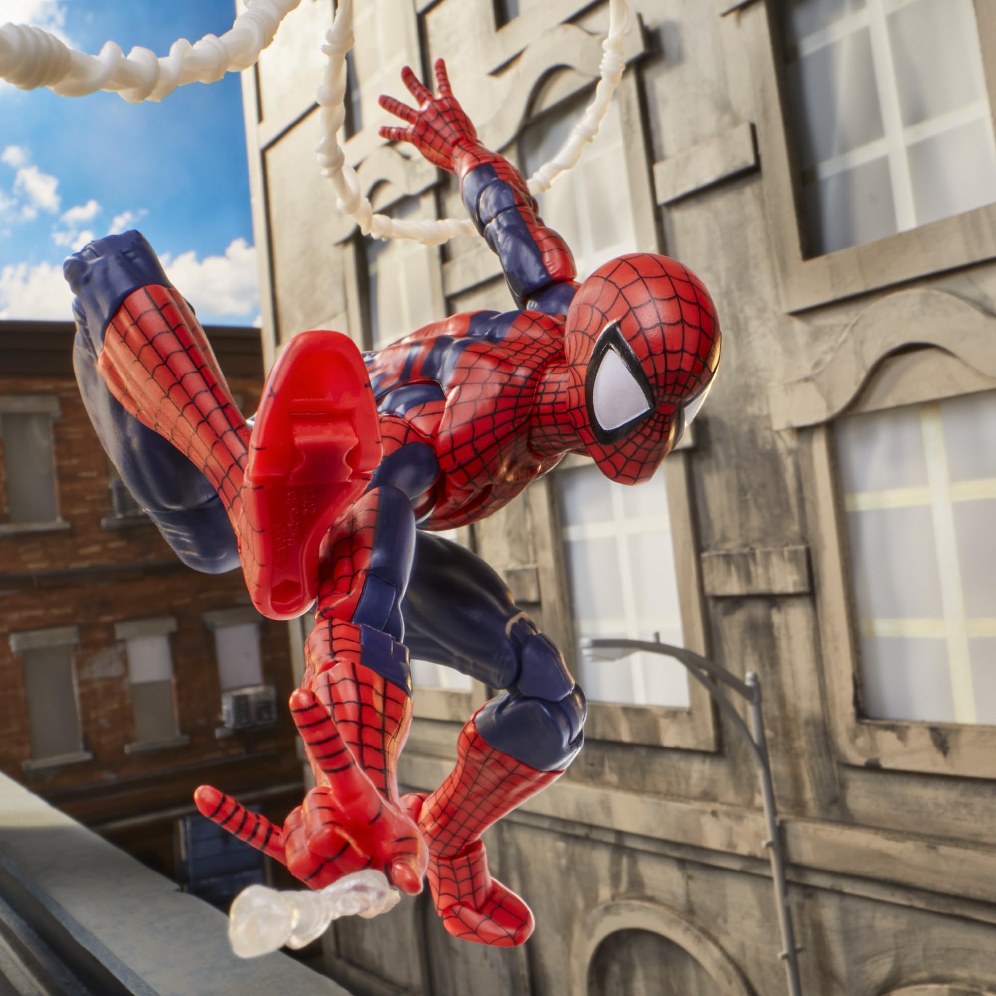 Hasbro Marvel Legends Spider-Man deluxe spidey-sense head with tingle effect for dramatic scenes.