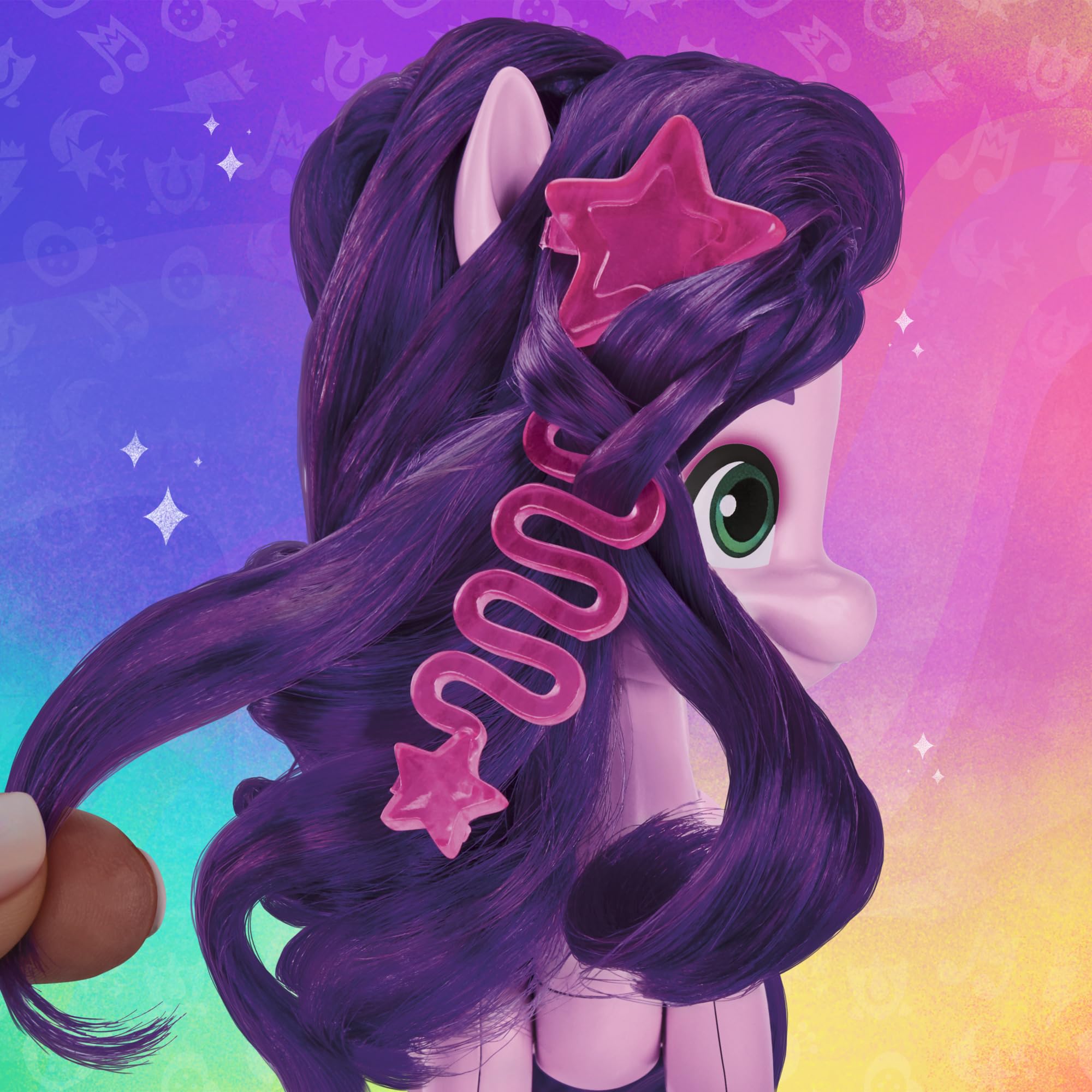 Hasbro Style of the Day with Pipp Petals and other ponies for creative play.
