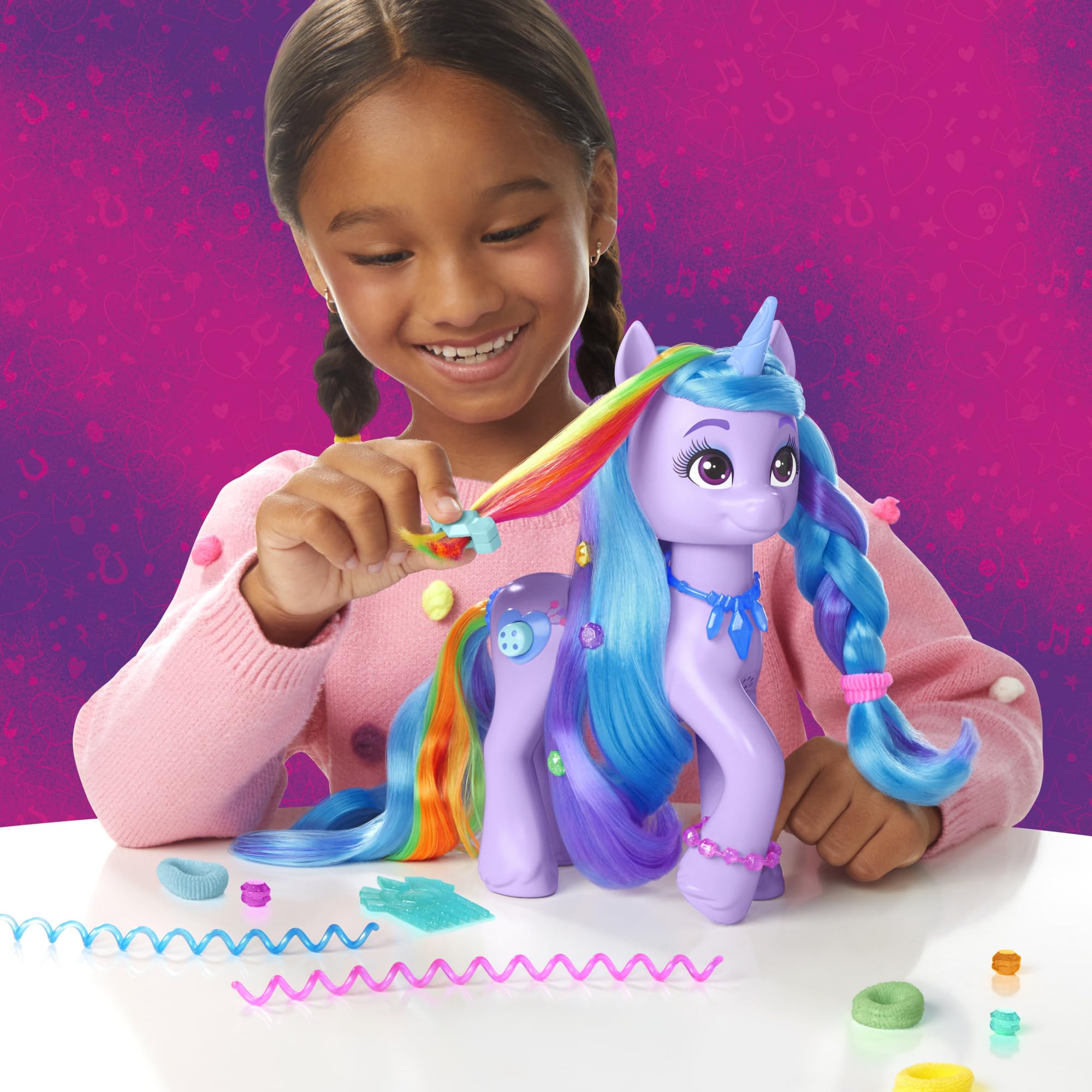 Hasbro My Little Pony Izzy Moonbow styling set with 17 pieces