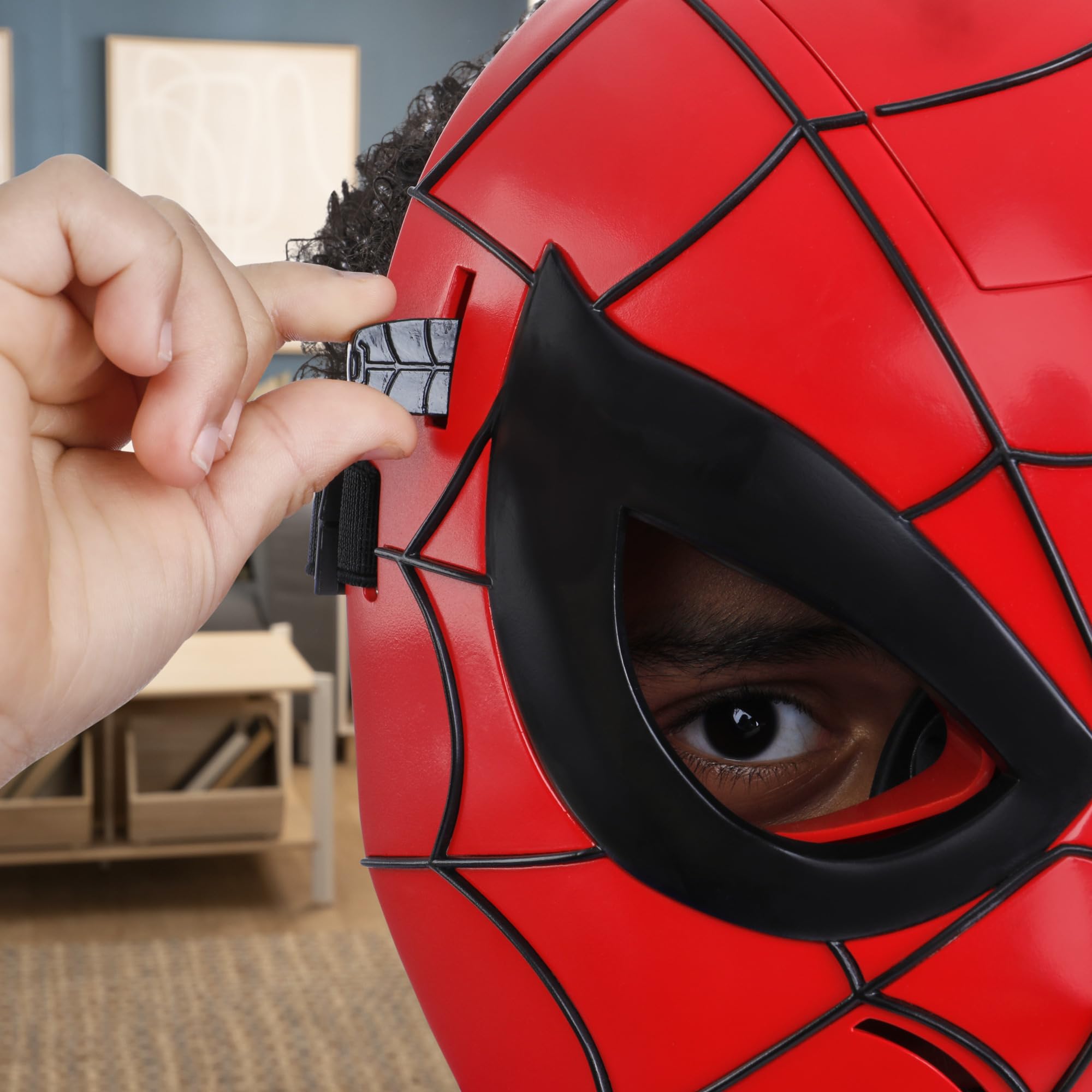 Hasbro Spider-Man Glow FX Mask adjustable back strap ensures comfortable fit for kids.