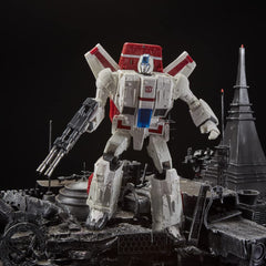 Jetfire with gear enables epic siege poses for display and play.