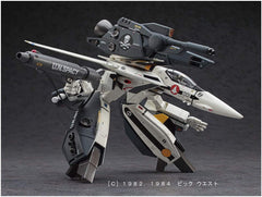 Hasegawa VF-1S Strike Valkyrie side pose shows scale details