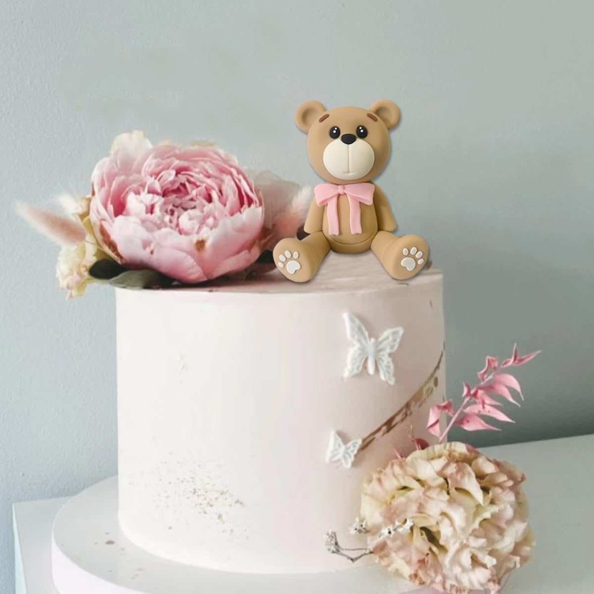 HAVAGDTM pink bear topper brings charm to animal-themed party tables.