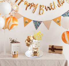 HAVAGDTM gold-star-topper adds glittery sparkle to cakes and dessert tables.