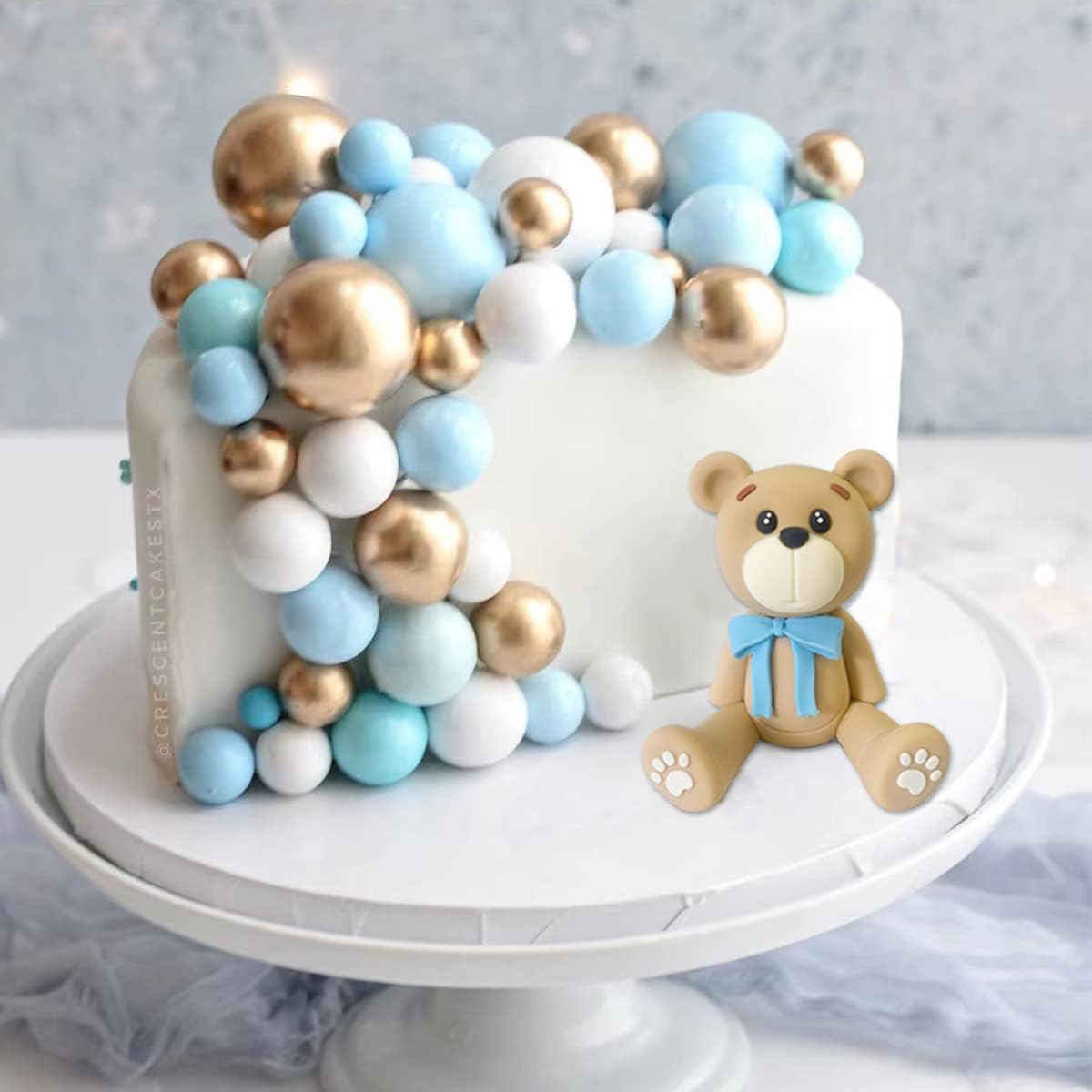 HAVAGDTM white ball toppers add subtle elegance to desserts.