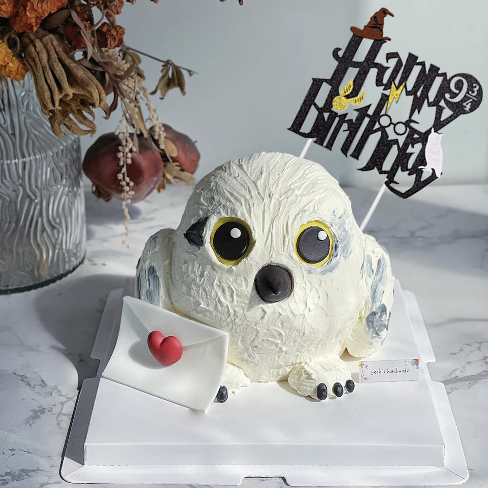 Hazyore wizard-themed cake decor creates magical ambiance on any dessert