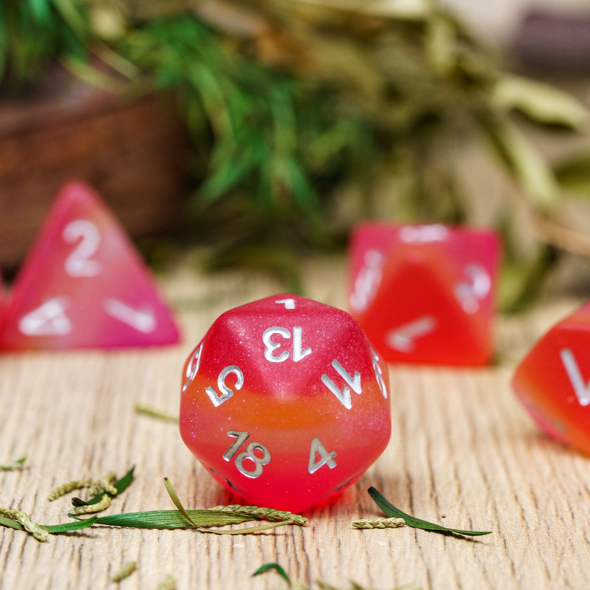 HDdais resin D8 dice designed for smooth rolls in long campaigns.