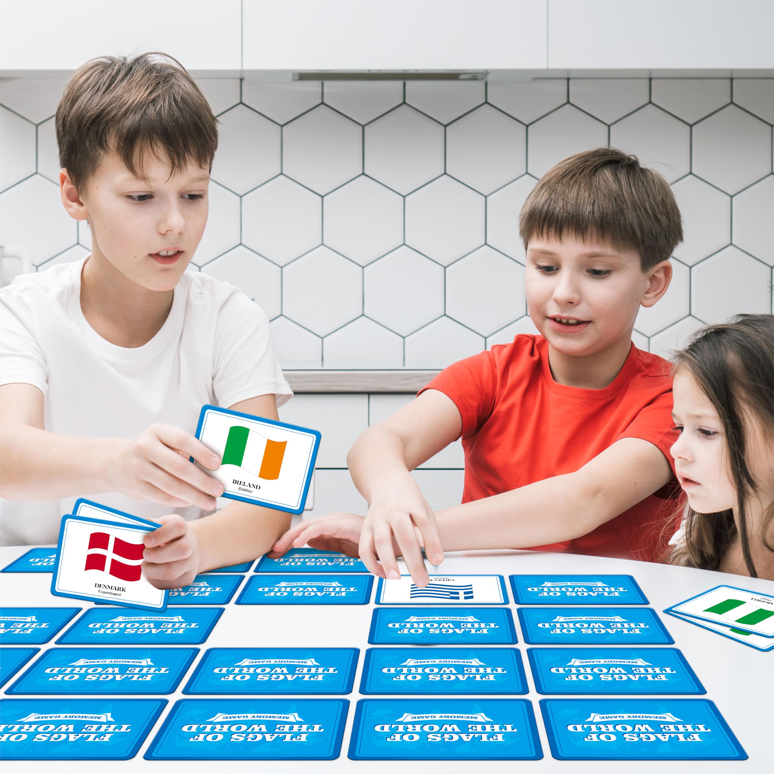 Hebayy Flags World 2.9 by 4.1 inch cards support small hands.