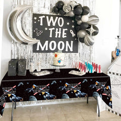 Heboland tablecloth resists tears, ideal for lively kids' games and spills.
