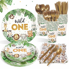 Heboland Wild One dinner plates with safari animals for a coordinated party look