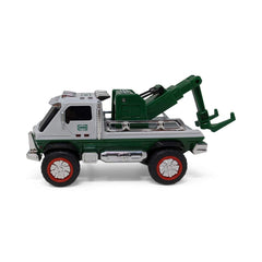 Hess 2019 Tow Truck Rescue Team boasts durable construction for hours of play.