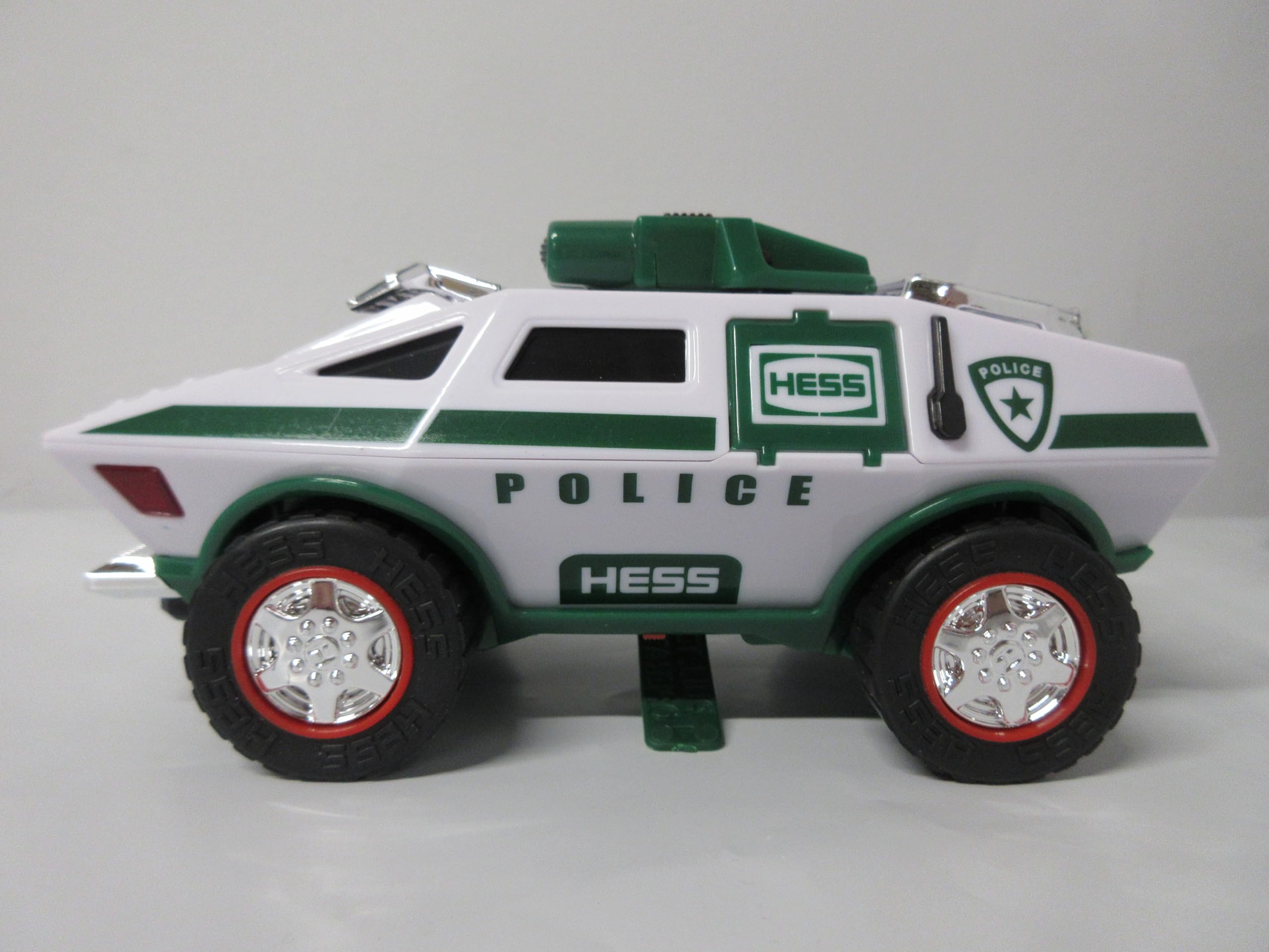 Hess Cruiser 2023 white armored look with green accents and chrome trim