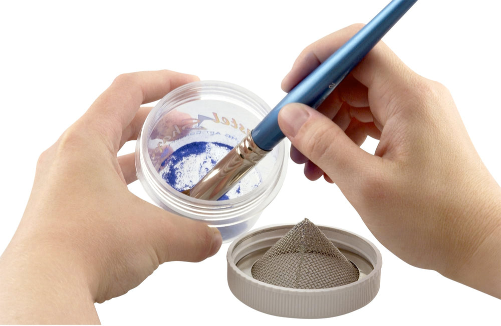 HG Art Concepts wire brush helps clean the screen after use.
