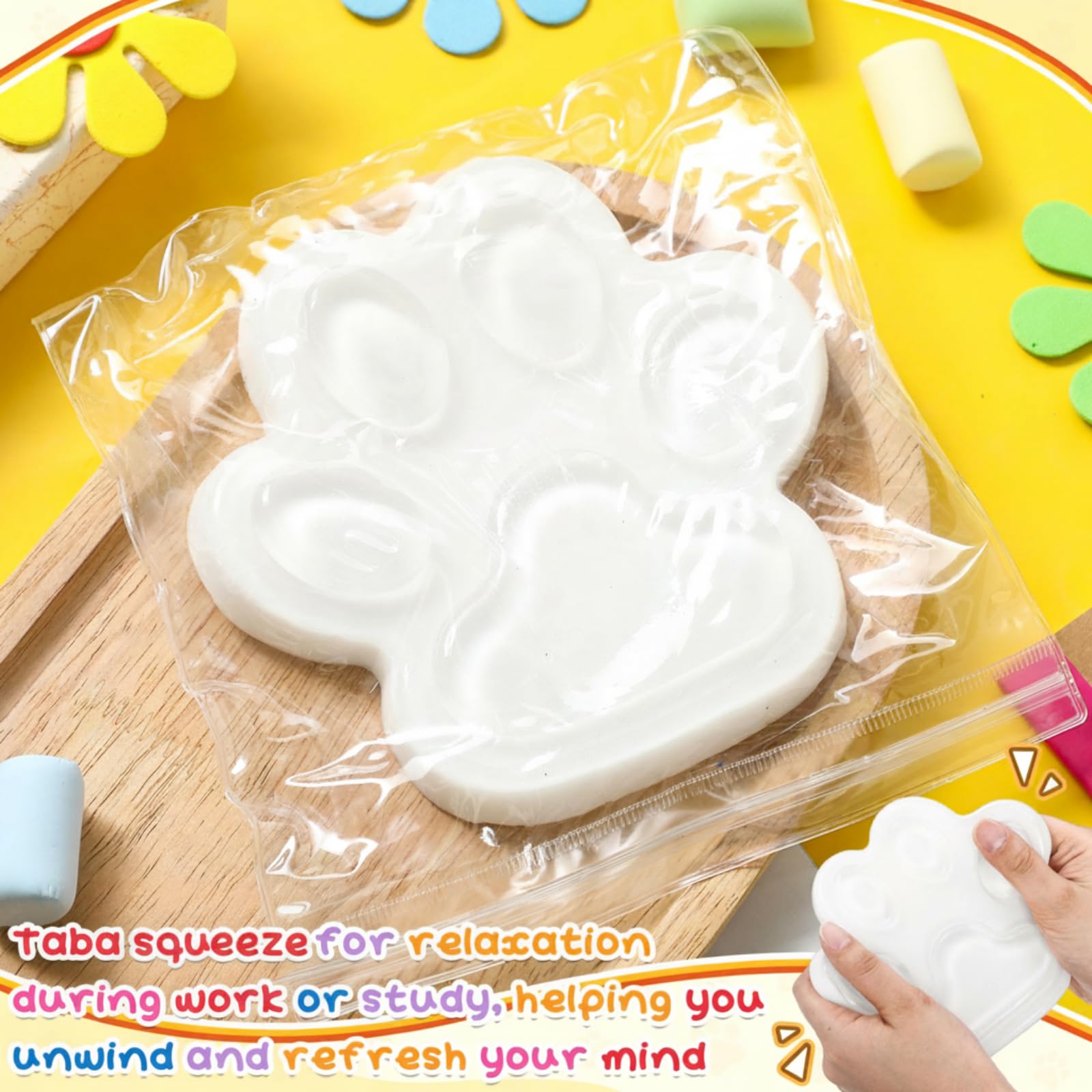 Hiboom cat paw silicone close-up highlighting large, clear design for desk use.