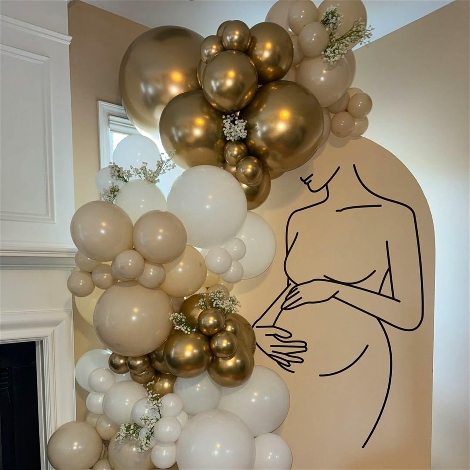 Hilavo champagne-gold confetti balloon brings festive sparkle.