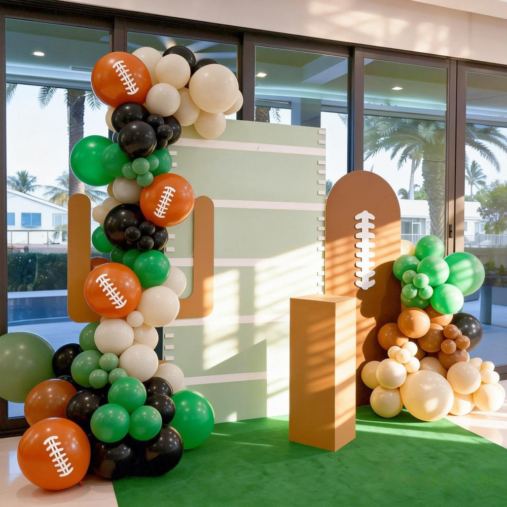 HILAVO black football balloons provide bold contrast for sports decor.