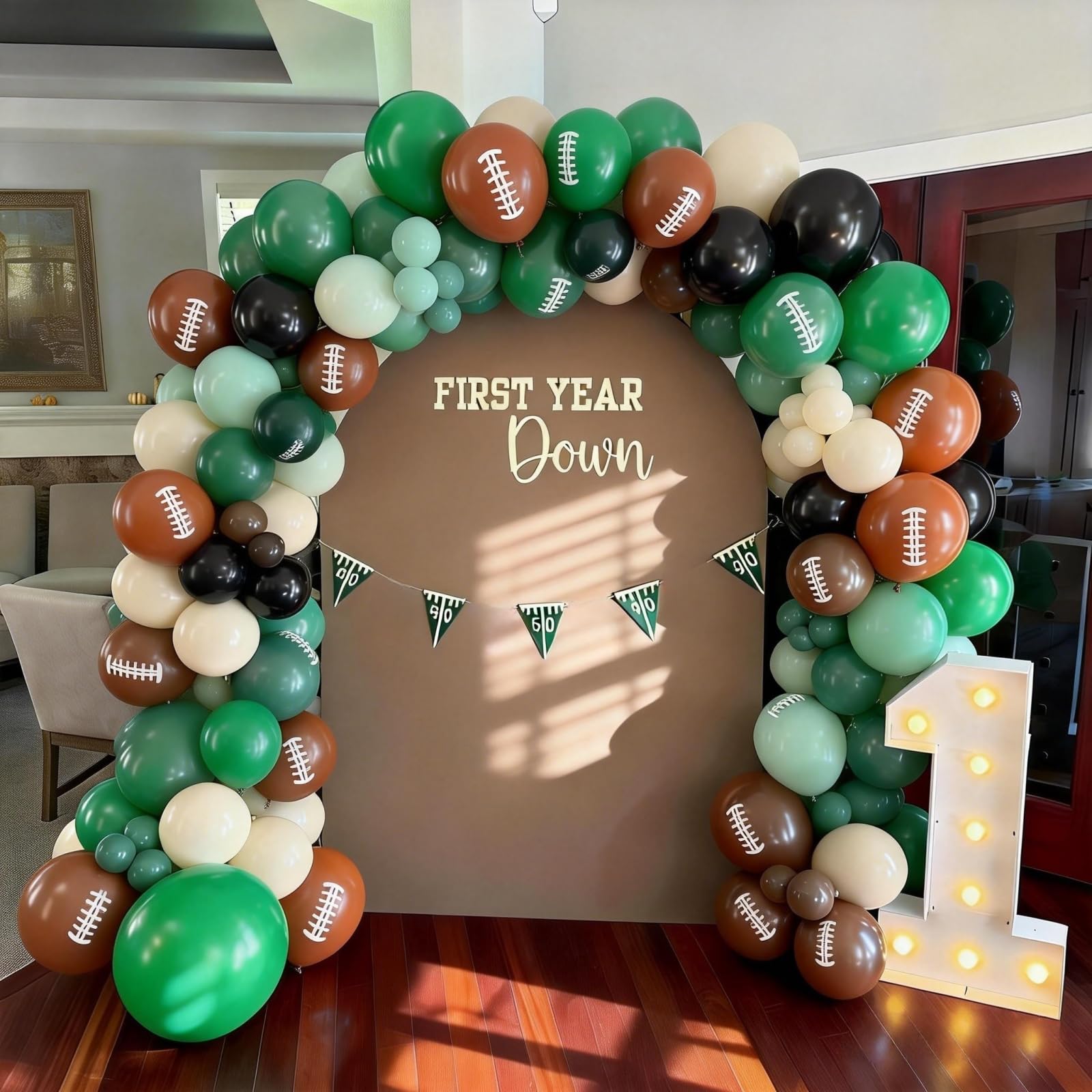 HILAVO balloons include ribbons for quick, stylish decorations.