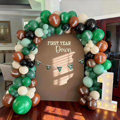 HILAVO balloons include ribbons for quick, stylish decorations.