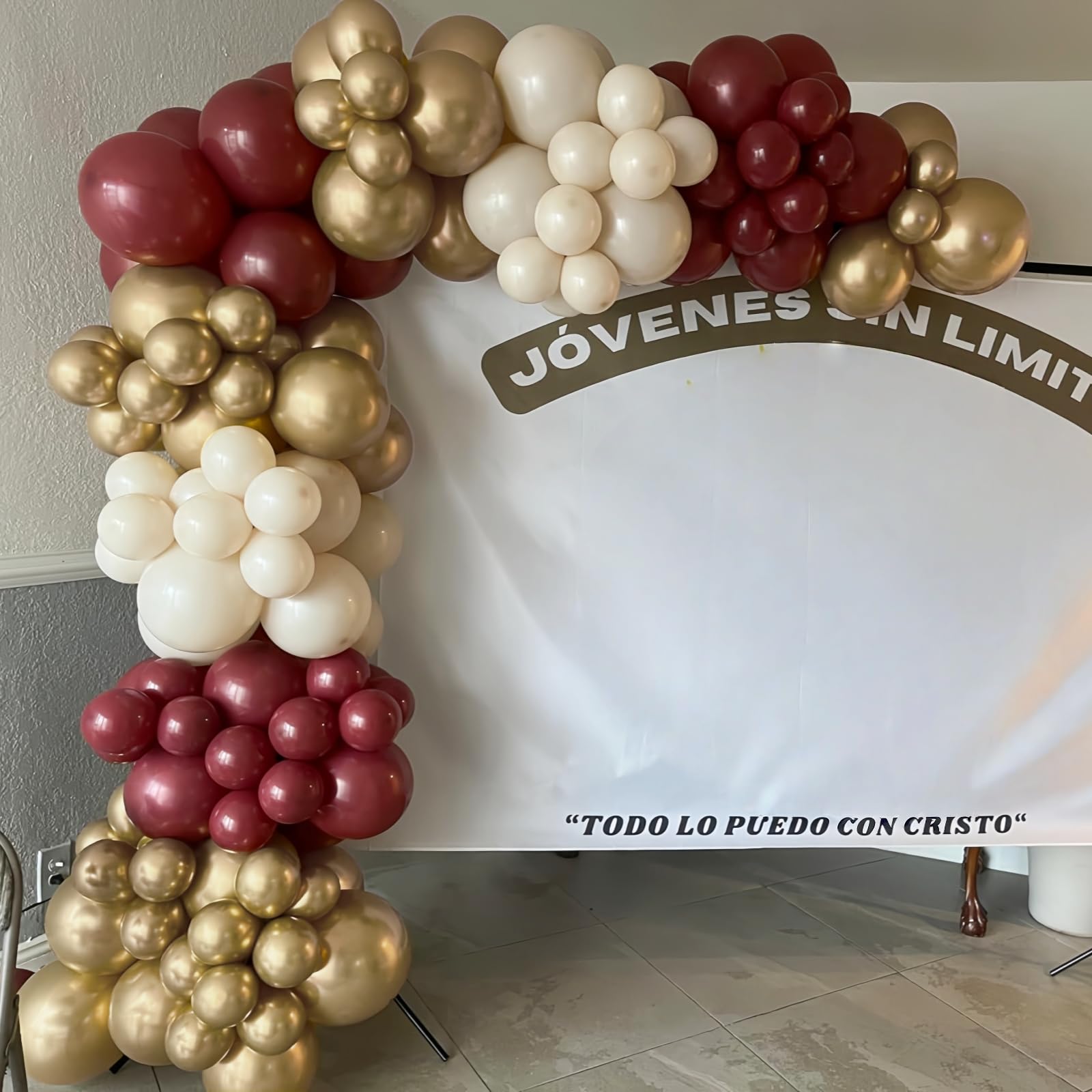 HILAVO metallic gold balloons add a luxe touch to ceremonies and celebrations.
