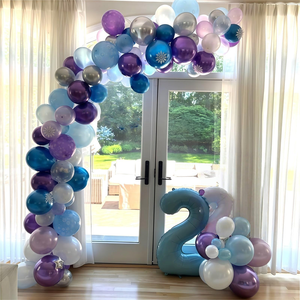 HILAVO metallic silver balloons highlight a chic winter color palette
