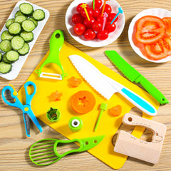 Hirger kids safe knives with serrated edges for safe chopping.