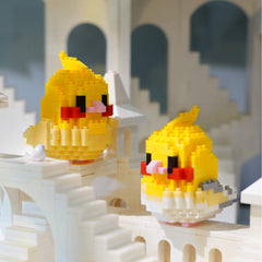HJPLPXH Building progress scene with micro blocks forming a parrot model.