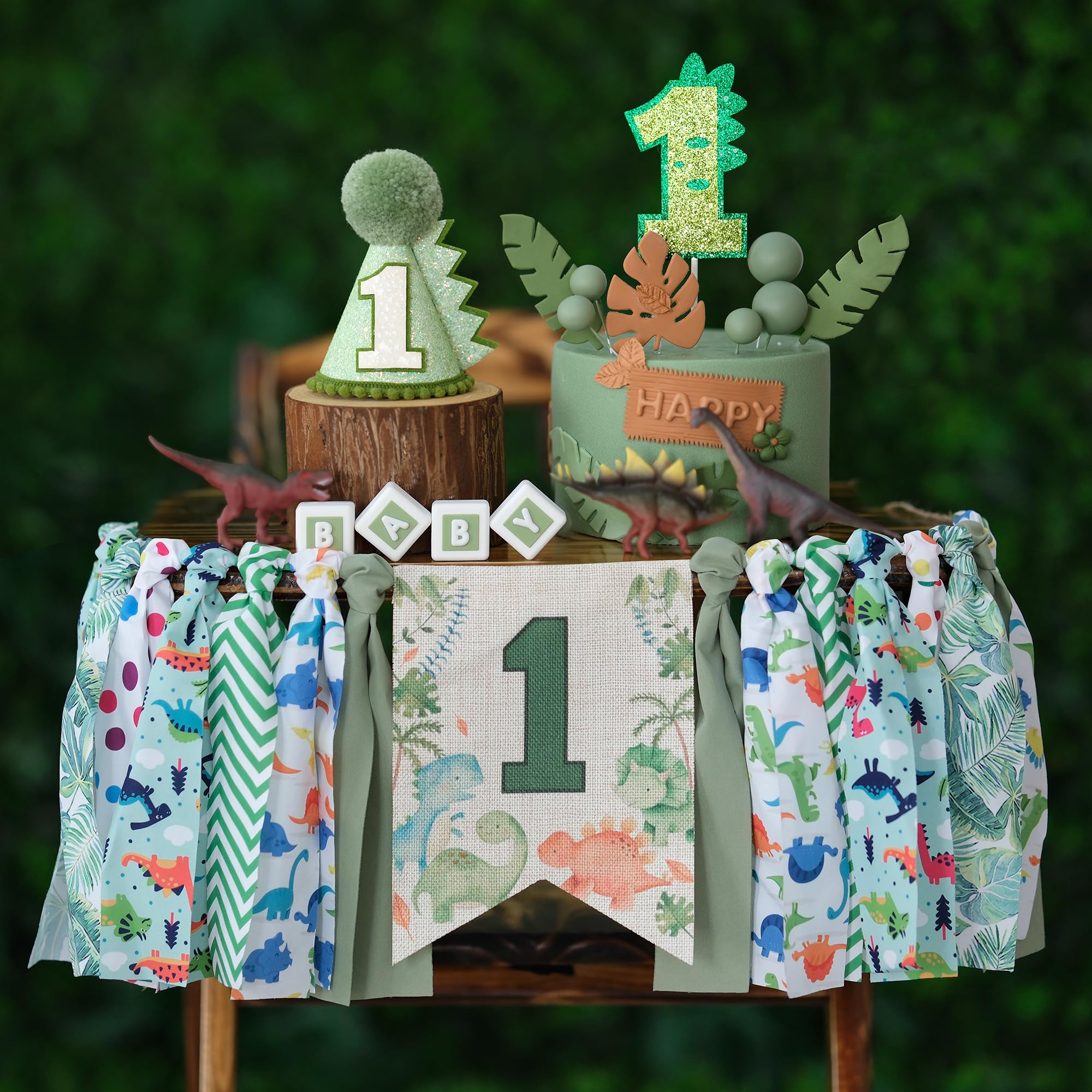 HODIHIWI dinosaur banner on highchair adds festive color to first meals